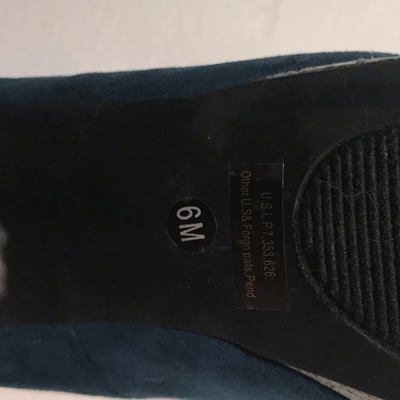 Guess Teal Snakeskin Pumps - Picture 4 of 4